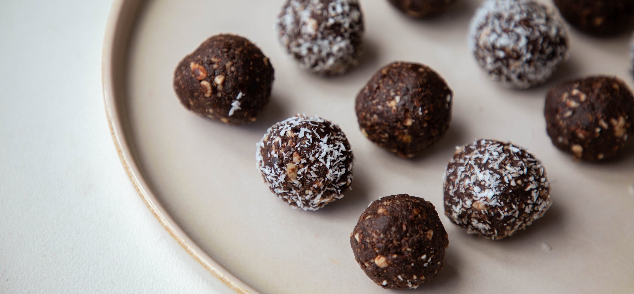 Chocolate date balls