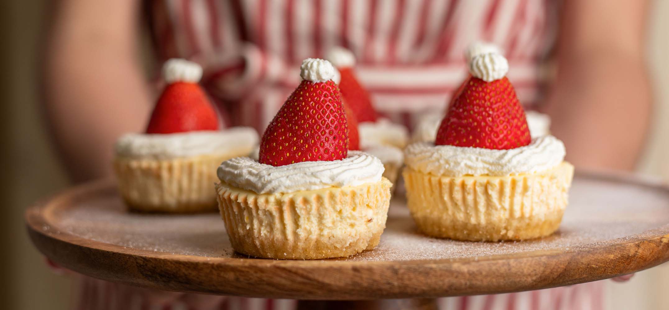 Low-Carb Mini Christmas Cheesecakes