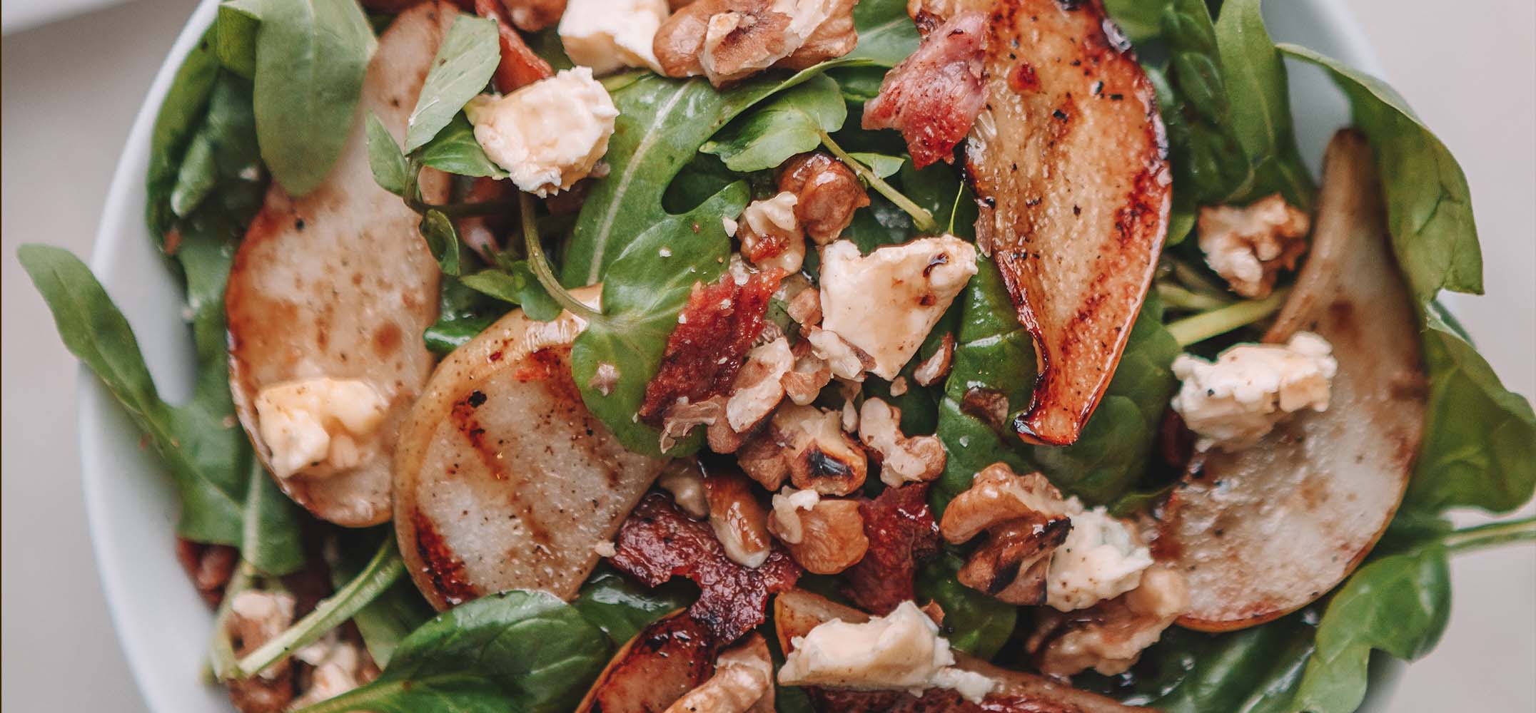Walnut & Bacon grilled pear salad with creamy gorgonzola